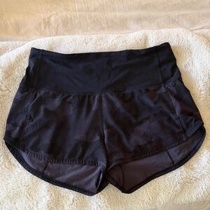Lululemon speed up shorts 4” - black camo size 4